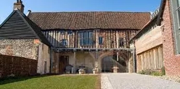 Dragon
              Hall exterior