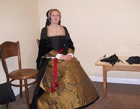 Ann Boleyn
              sitting
