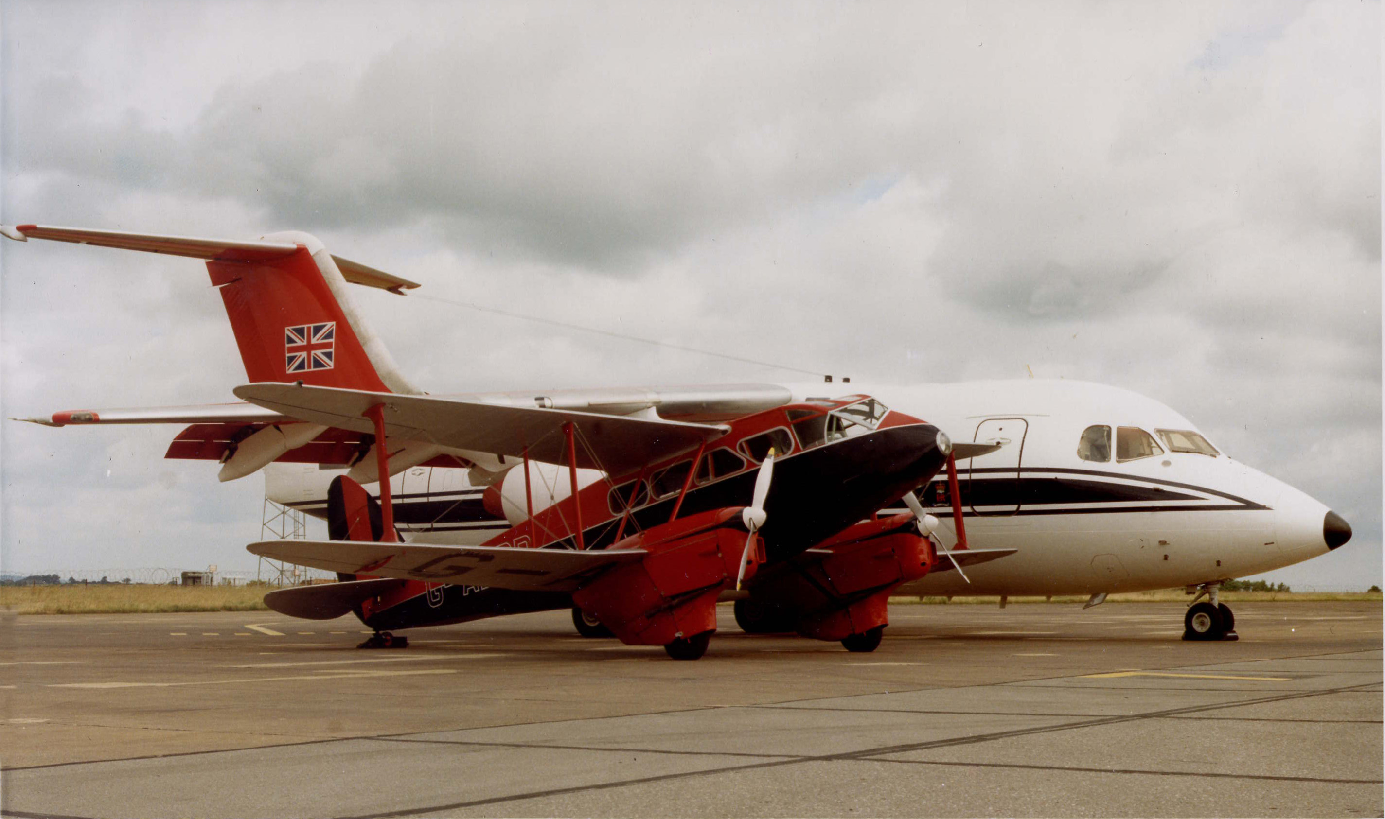 Rapide & BAe 146 at RAF Benson