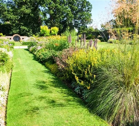 Garden
                borders